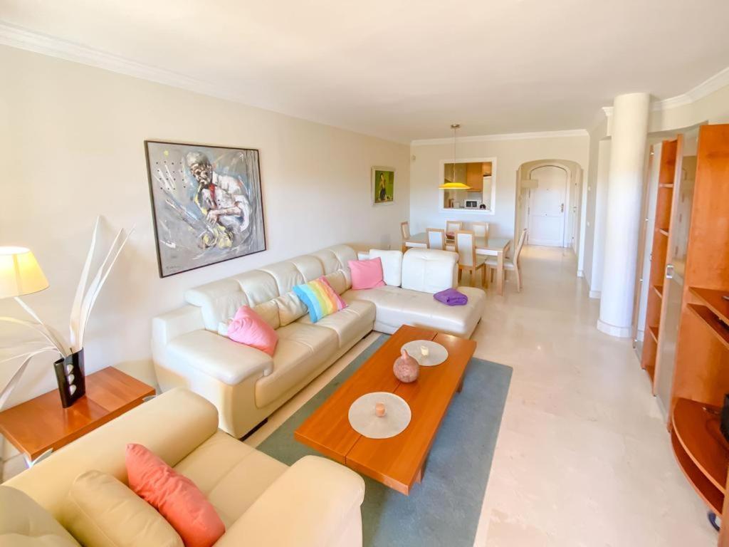 Apartamento En Los Patios De Santa Maria Golf Marbella Exterior photo