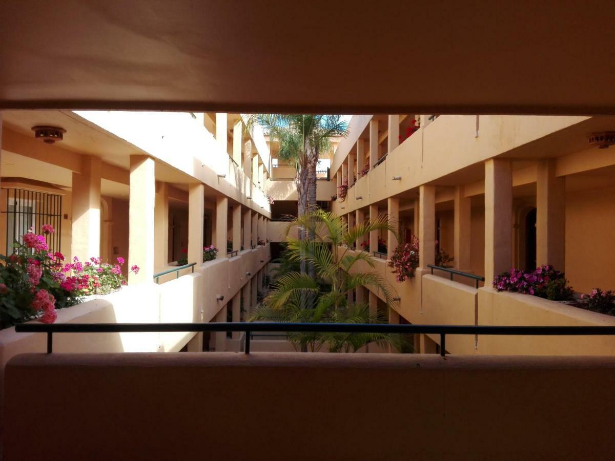 Apartamento En Los Patios De Santa Maria Golf Marbella Exterior photo