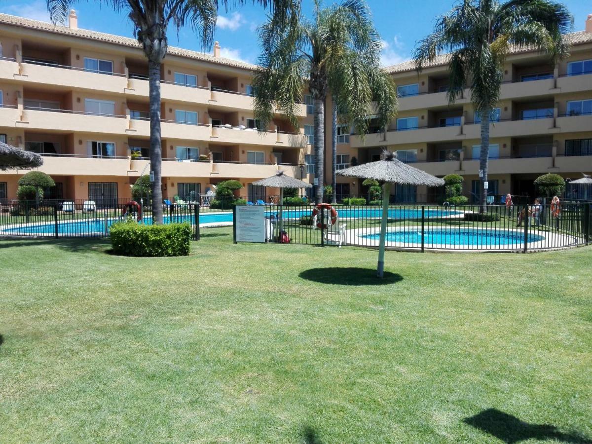 Apartamento En Los Patios De Santa Maria Golf Marbella Exterior photo