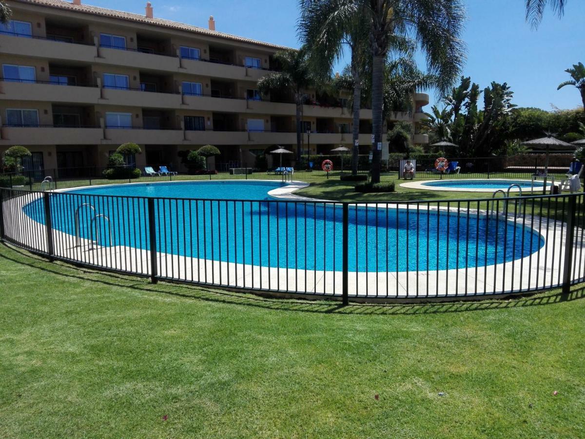 Apartamento En Los Patios De Santa Maria Golf Marbella Exterior photo